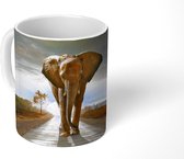 Mok - Koffiemok - Olifant - Weg - Dieren - Zonsondergang - Landschap - Mokken - 350 ML - Beker - Koffiemokken - Theemok