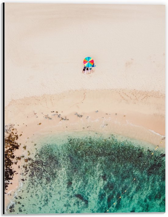 WallClassics - Dibond - Parasol op het Strand - 30x40 cm Foto op Aluminium (Met Ophangsysteem)