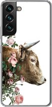 Geschikt voor Samsung Galaxy S22 Plus hoesje - Schotse hooglander - Koe - Bloemen - Siliconen Telefoonhoesje