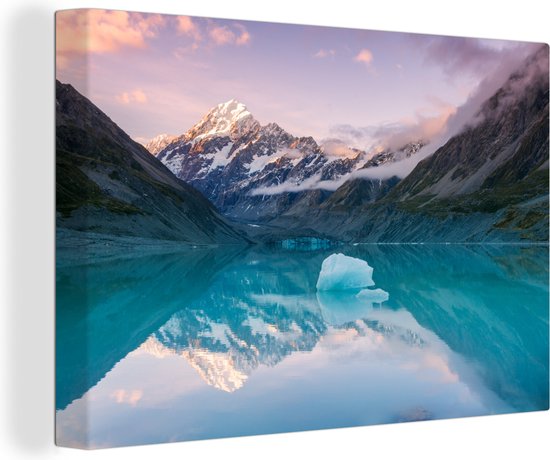 Canvas Schilderij Mount Cook reflecteert in meer met ijsberg - 30x20 cm - Wanddecoratie