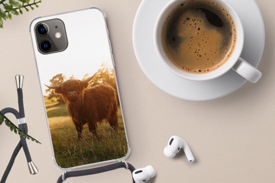 Coque avec cordon iPhone 12 Mini - Highlander écossais - Herbe - Soleil - Siliconen - Bandoulière - Coque arrière avec cordon - Coque pour téléphone avec cordon - Coque avec corde