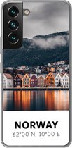 Geschikt voor Samsung Galaxy S22 hoesje - Noorwegen - Scandinavië - Bergen - Winter - Siliconen Telefoonhoesje
