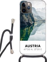 Hoesje met koord Geschikt voor iPhone 13 Pro Max - Oostenrijk - Water - Groen - Alpen - Siliconen - Crossbody - Backcover met Koord - Telefoonhoesje met koord - Hoesje met touw