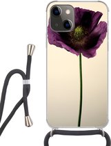Hoesje met koord Geschikt voor iPhone 13 Mini - Close-up van een paarse Klaproos - Siliconen - Crossbody - Backcover met Koord - Telefoonhoesje met koord - Hoesje met touw