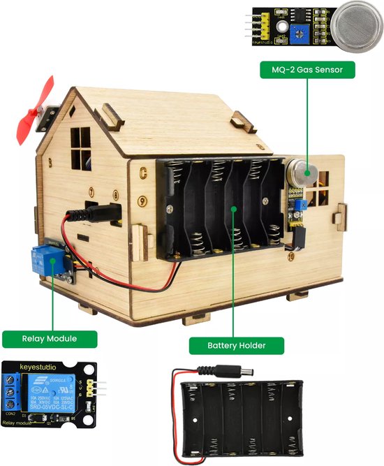 Houten smart home model met batterijhouder, relaismodule en MQ-2 gas sensor.