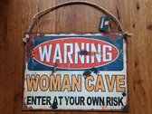 Warning Woman Cave – Enter at your own Risk – Metalen wandbord - 40x30cm