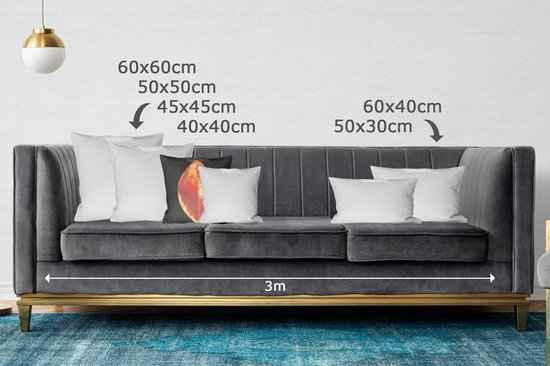 Sierkussen Carré Feuilles dorées pour usage intérieur - Gros plan d'une feuille d'or sur fond noir - 45x45 cm - Coussin intérieur carré en coton