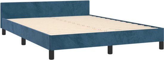Structure de lit en velours bleu foncé avec sommier à lattes en bois et pieds noirs.