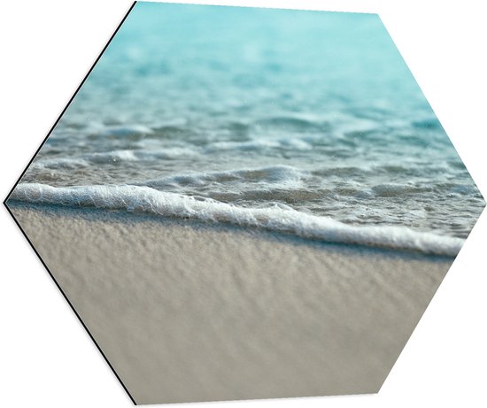 WallClassics - Dibond Hexagon - Close Up van Zee Water - 80x69.6 cm Foto op Hexagon (Met Ophangsysteem)