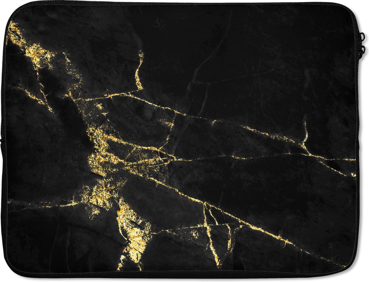 Laptophoes 15.6 inch - Marmer print - Zwart - Goud - Luxe - Laptop sleeve - Binnenmaat 37x26 cm - Zwarte achterkant