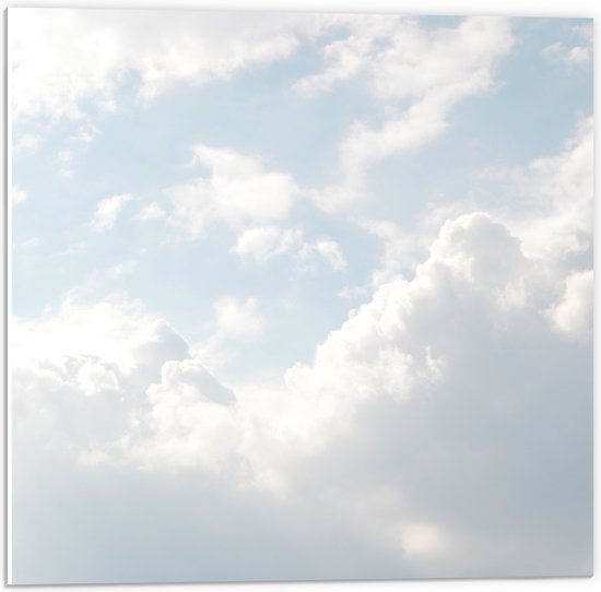 WallClassics - PVC Schuimplaat- Grote Witte Wolken in de Lucht - 50x50 cm Foto op PVC Schuimplaat