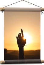 WallClassics - Affiche Textile - La Main avant le Coucher du Soleil - 30x40 cm Photo sur Textile