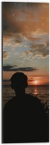 WallClassics - Dibond - Silhouet van Persoon bij het Water - 20x60 cm Foto op Aluminium (Met Ophangsysteem)