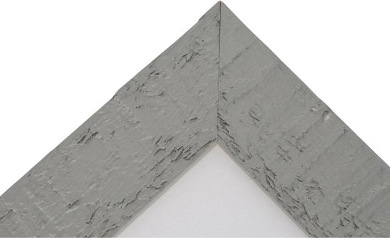 Détail d'angle d'un cadre photo gris avec une texture remarquable et craquelée.