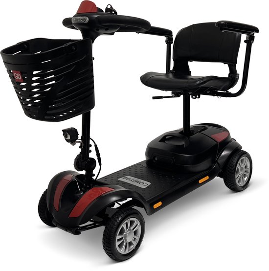 Zwarte scootmobiel met rode accenten, mand aan de voorkant en massieve banden, gezien vanuit een hoek.