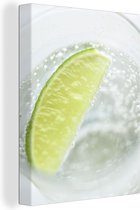 Glas de gin tonic avec une tranche de citron vert Toile 30x40 cm - petit - Tirage photo sur toile (Décoration murale salon / chambre)