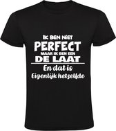 Ik ben niet perfect maar ik ben een De Laat en dat is eigenlijk hetzelfde Heren T-shirt | achternaam | jarig | verjaardag | naam | grappig  | Zwart