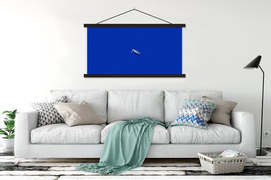 Posterhanger incl. Poster 150x75 cm - Schoolplaat - Vintage - Blauw - Vrouw - Textielposter - Zwarte latten