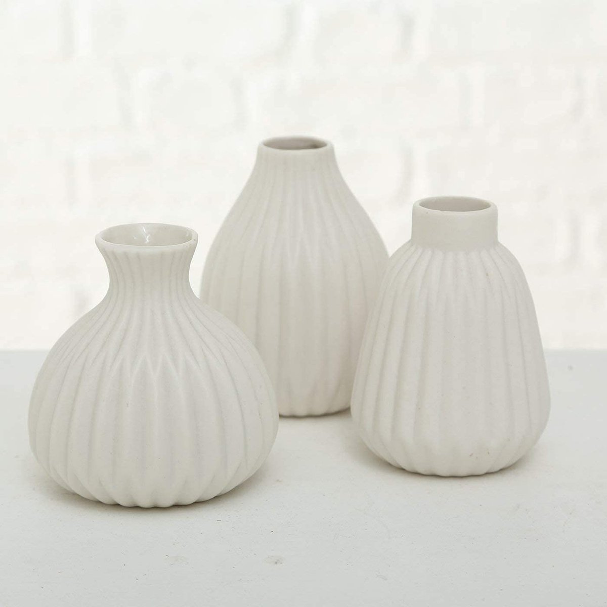 Set van 3 witte vaasjes . Esko boltze