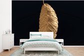 Behang - Fotobehang Bladeren - Zwart - Goud - Luxe - Natuur - Breedte 295 cm x hoogte 220 cm