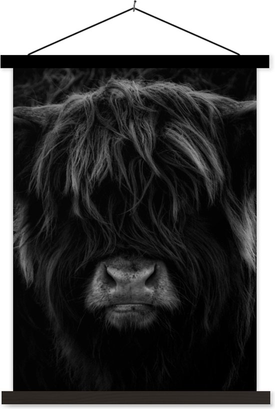 Posterhanger incl. Poster 120x160 cm - Schoolplaat - Schotse Hooglander - Koe - Portret - Dieren - Zwart - Wit - Textielposter - Zwarte latten