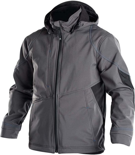 Grijze DASSY softshelljas met capuchon, rits, donkerblauwe stiksels en reflecterende details.