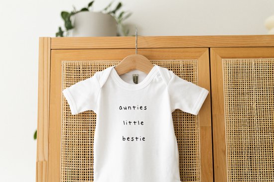 Baby rompertje met tekst - Auntie’s little bestie - Maat 50-56 - Aankondiging zwangerschap - Cadeau - Zwangerschap aankondiging - aankondiging baby - pregnancy announcement