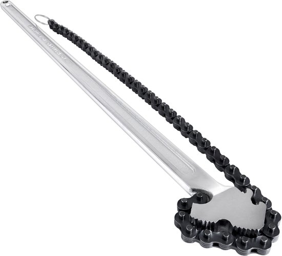 Zilverkleurige 24" stalen kettingsleutel met zwarte ketting op witte achtergrond.