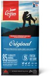 Orijen Original hondenvoer verpakking, met een silhouet van een persoon en hond tegen een berglandschap.