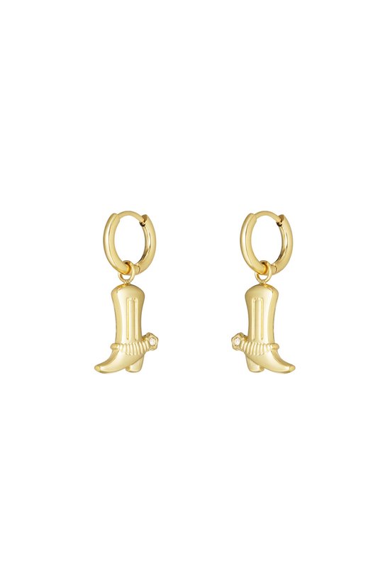 Gouden oorringen met cowboylaarsjes als hangertje.