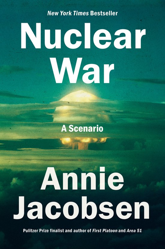 Boek kaft met de titel "Nuclear War: A Scenario" door Annie Jacobsen, met een paddenstoelwolk.