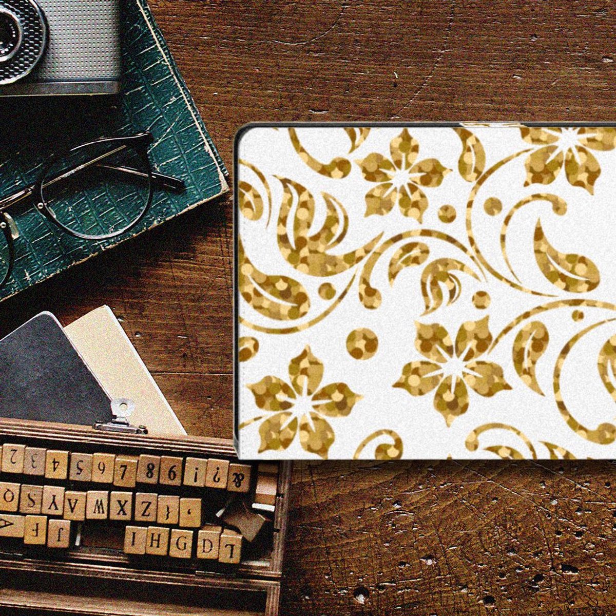 Samsung Galaxy Tab A8 2021/2022 Tablet Cover Gouden Bloemen