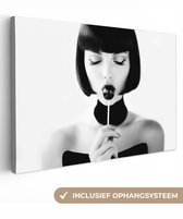 Canvas schilderij 30x20 cm - Exclusieve wanddecoratie Vrouw - Lolly - Zwart - Wit - Muurdecoratie woonkamer - Slaapkamer decoratie - Kamer accessoires - Schilderijen op canvas
