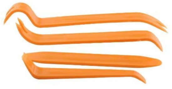 Drie oranje kunststof bekledingwippers, gebogen in verschillende vormen.