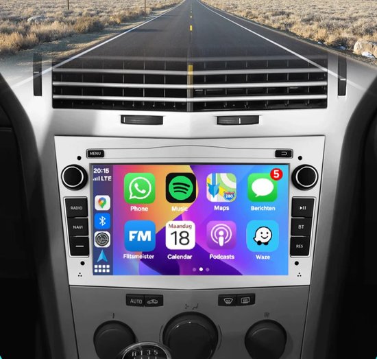 Autoradio met Carplay, apps: Phone, Spotify, Maps, Berichten, FM, Flitsmeister, Calendar, Podcasts, Waze.