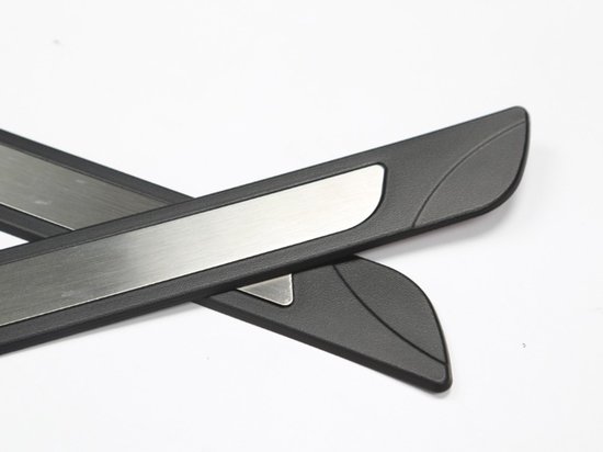 Instaplijsten voor Nissan Almera / Tino 2000-2006 (5 deurs) - Kras bescherming - Set van 4 - Zwart/metallic