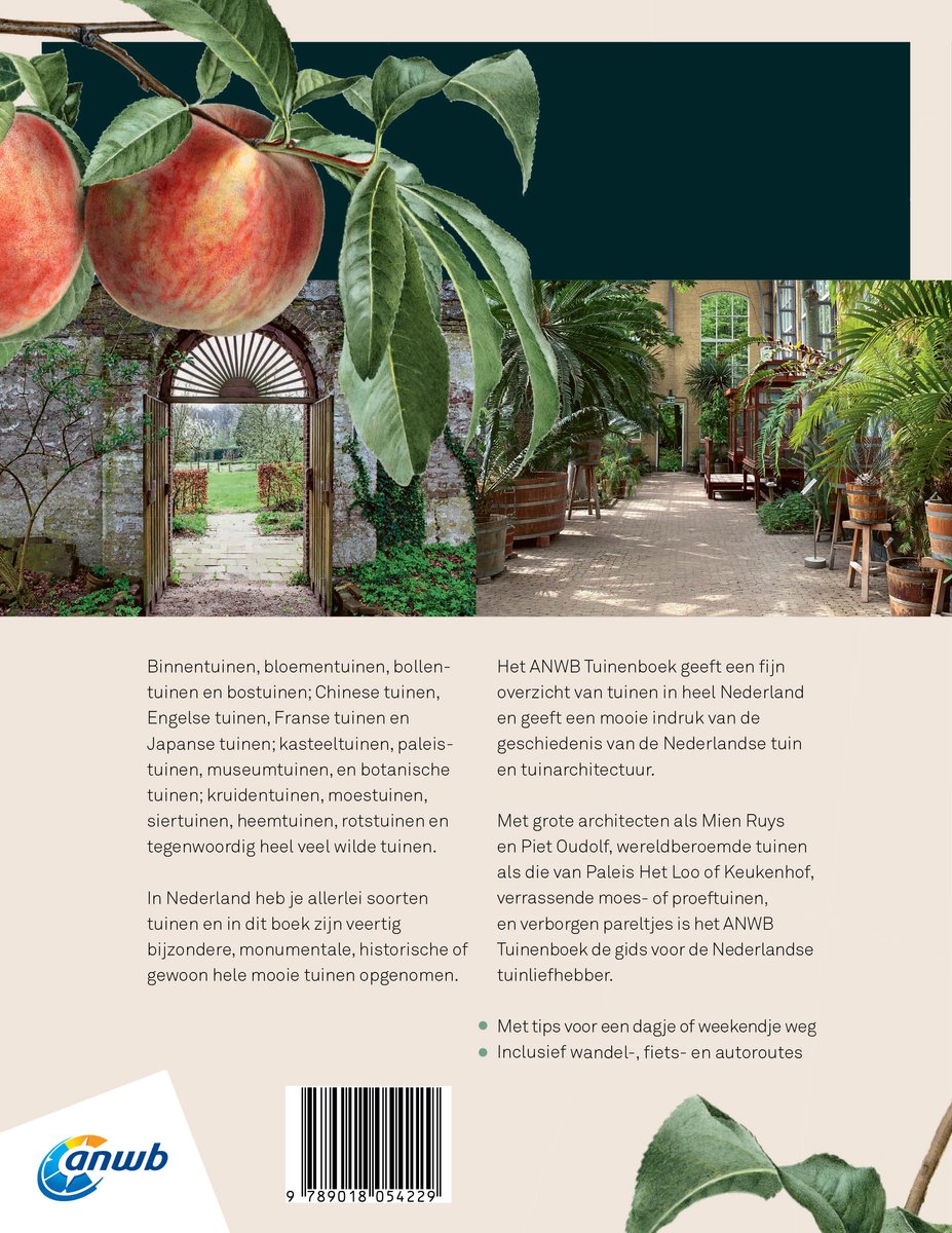 Een perzik en bladeren sieren de hoek van de omslag van het ANWB Tuinenboek. Rechts een serre met planten.
