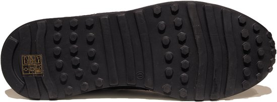 Zwarte buitenzool van een sneaker met een profiel van ribbels en noppen.