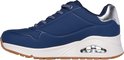 Linkerzijde van de Skechers sneaker in donkerblauw, met zichtbare zooltechnologie en zilveren hielafwerking.