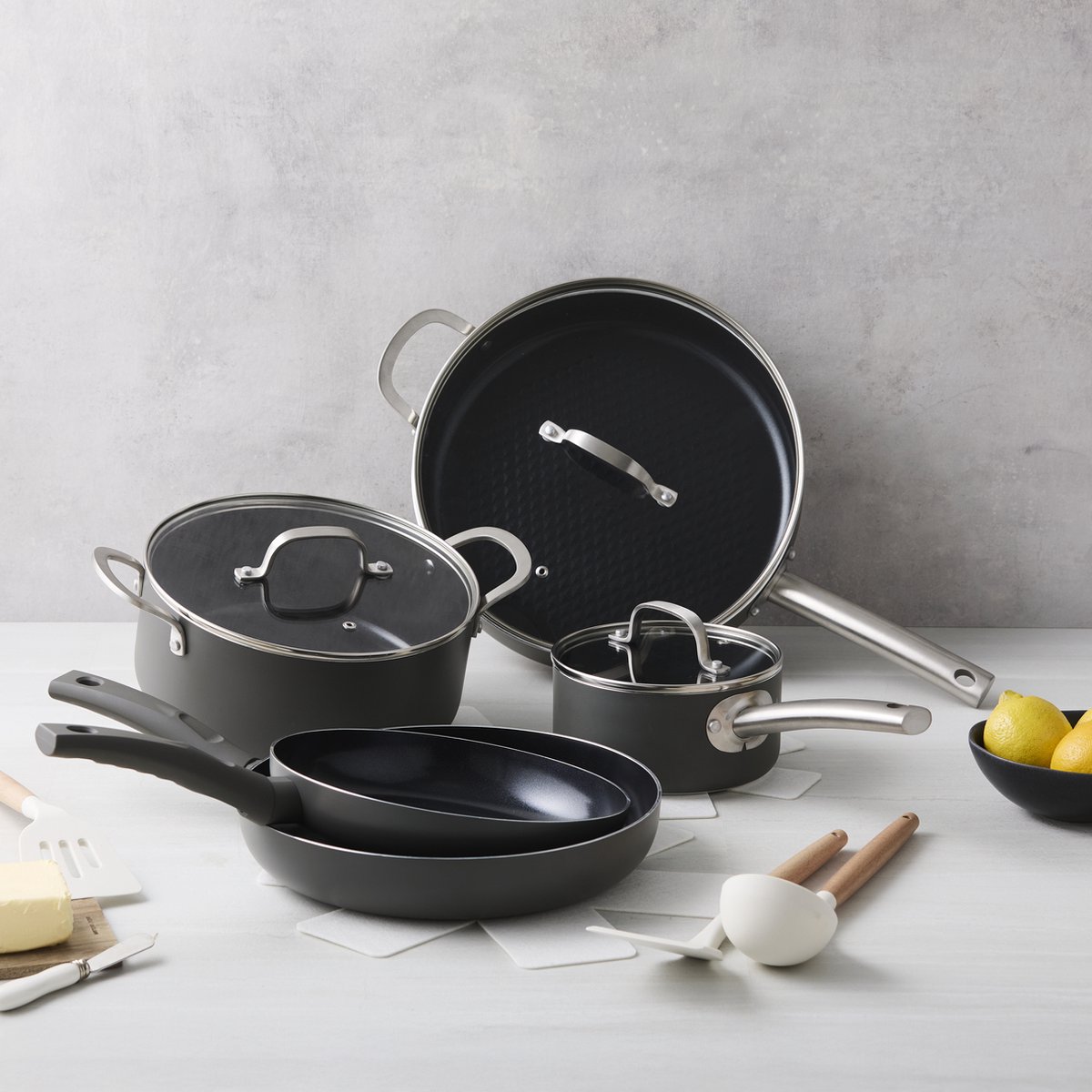 ISENVI Murray Chef Gourmet - Compleet met ISENVI Avon - Pannenset 14 Delig - RVS & Ergo grepen - Antraciet - Keramisch - 100% PFAS, PTFE vrij - 100% duurzaam - Unieke Antiaanbaklaag - Non-stick bodem - Vaatwasbestendig - Geschikt voor alle