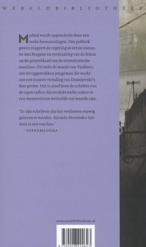 Achterkant van een boek met paarse kaft en de tekst 'Estremadura'.