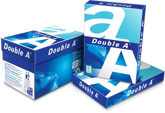 Twee dozen Double A A3 papier. Een doos staat rechtop, de ander ligt op zijn zij. Beide met blauwe achtergrond en grote witte 'a'.