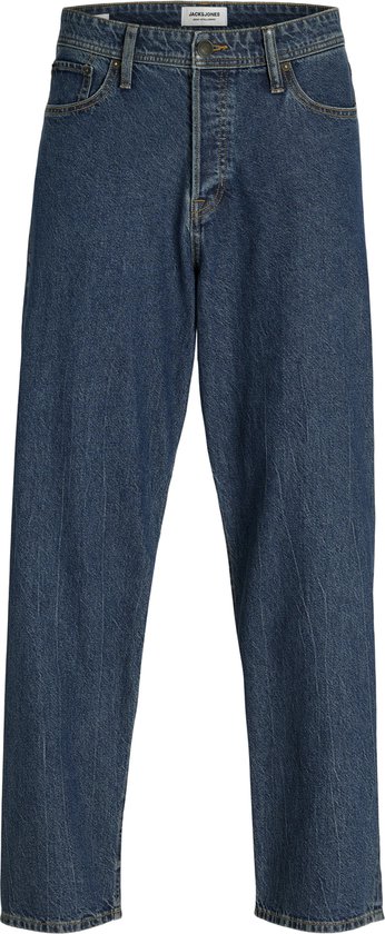 Blauwe jeans met een medium wassing en contrasterende stiksels, voorzien van het Jack & Jones label bij de taille.