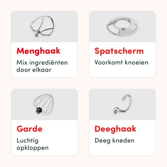 Rode KitchenBrothers keukenmachine met opslaande eiwitten in de metalen kom.