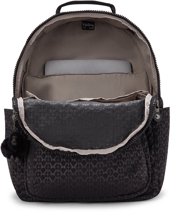 Open zwarte rugzak met geometrisch patroon, laptop compartiment zichtbaar.