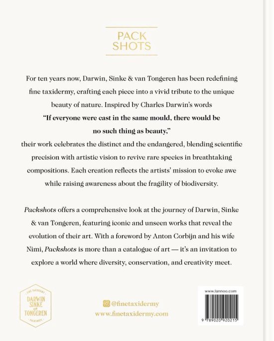 Boekcover met de titel 'Pack Shots' en informatie over taxidermie.