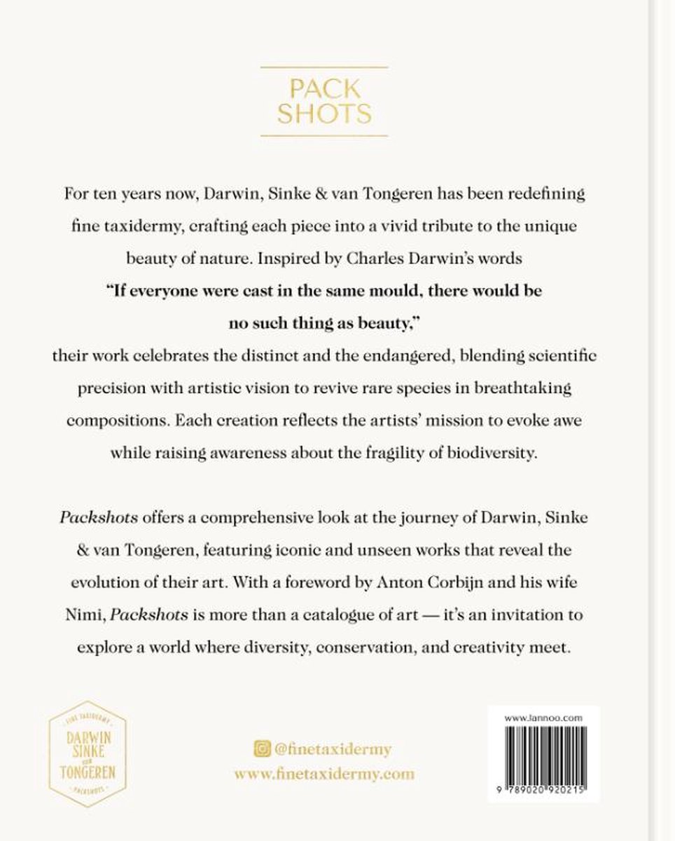 Boekcover met de titel 'Pack Shots' en informatie over taxidermie.