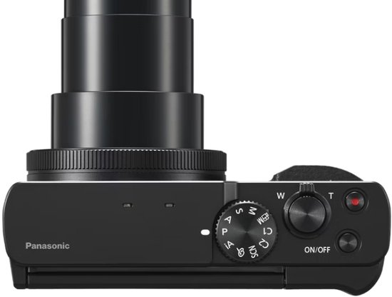Bovenaanzicht van een zwarte Panasonic Lumix compactcamera met de lens uitgeschoven en draaischijf.