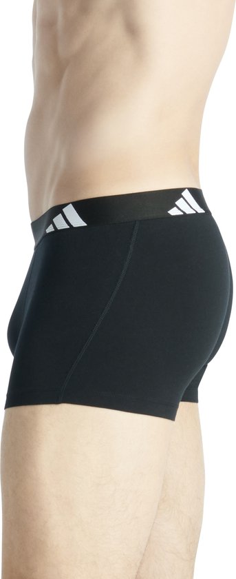 Zij-aanzicht van een zwarte boxer met een brede zwarte band met drie witte Adidas-strepen.