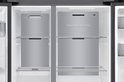 Zilverkleurige binnenkant van de koelkast- en vriesvakken van een Amerikaanse Samsung koelkast met Twin & Metal Cooling.